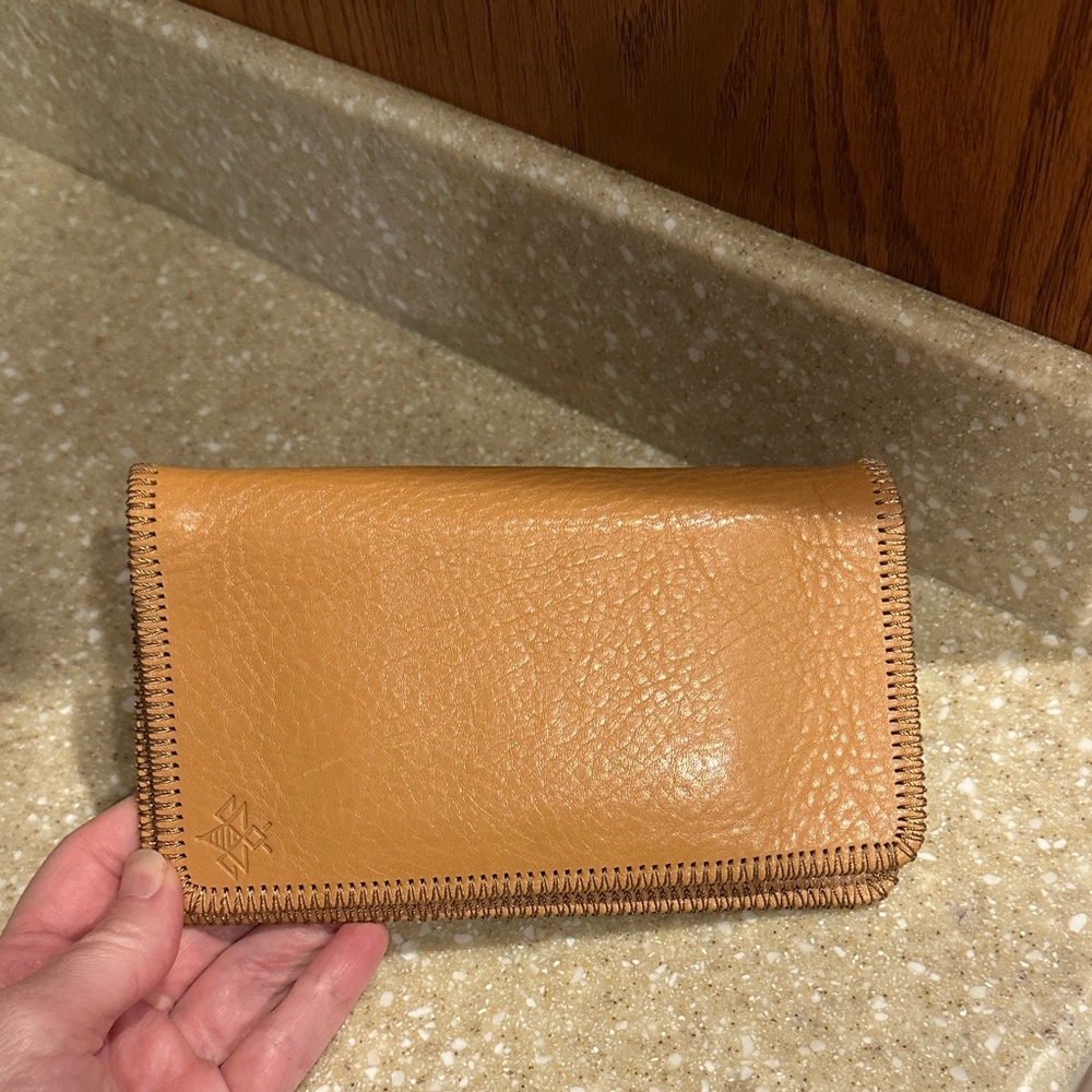 Lyons leather travel wallet in color blush - Picture 3 of 3